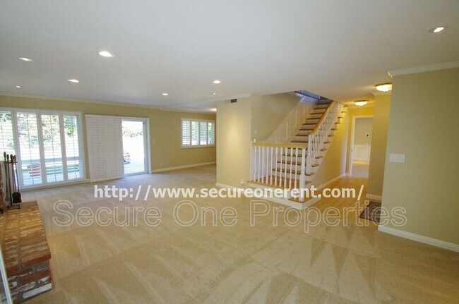 Building Photo - 5827 Fairhaven Ave