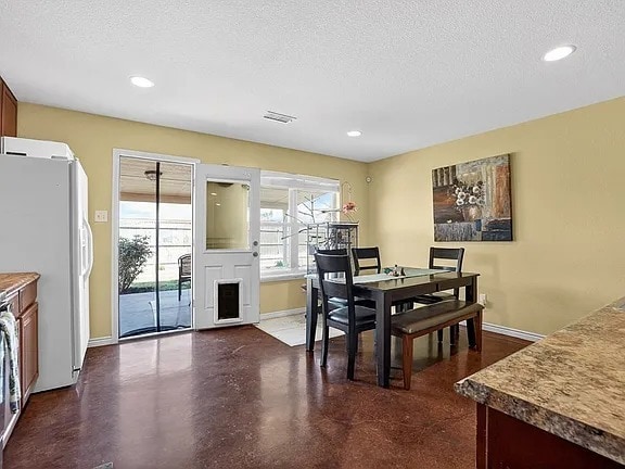 Building Photo - Comfy 4-Bed Midland Home with all appliances, backyard, attached garage, 6 min to grocery store