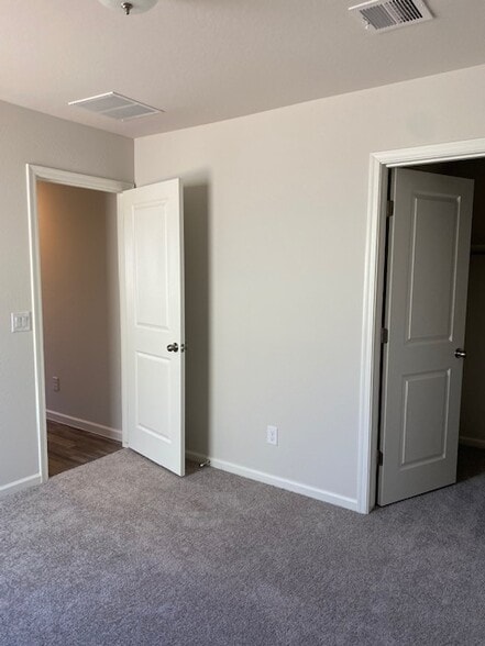 Building Photo - 790 S Silvercreek Ln