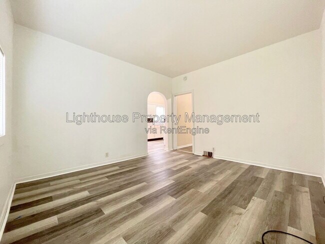 Building Photo - 441 White Ave