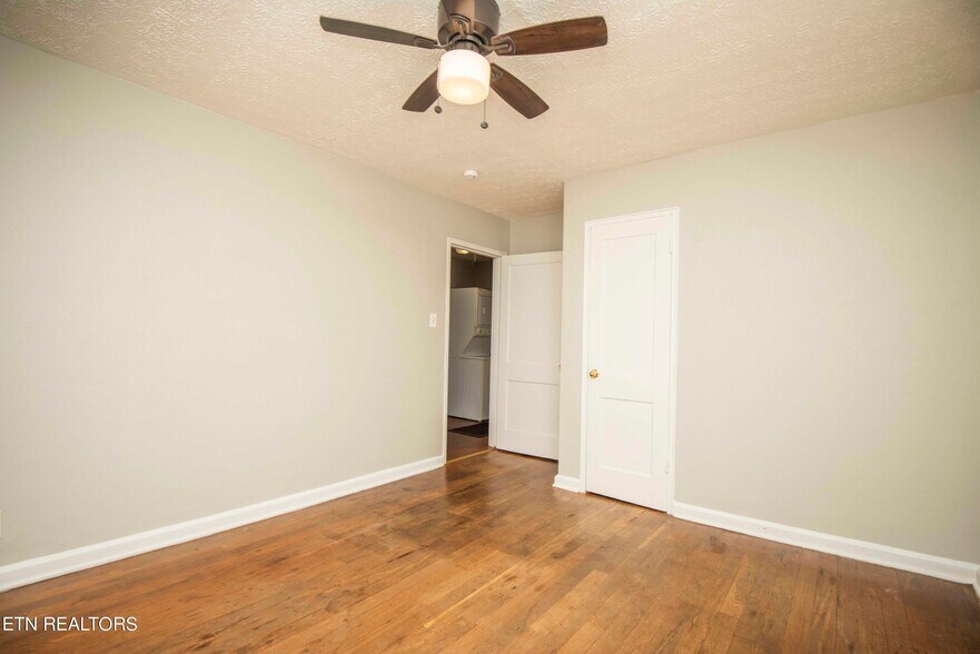 Building Photo - 1039 Oglewood Ave