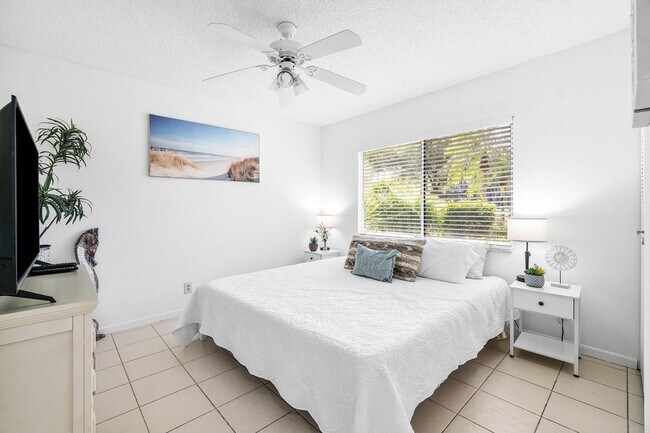 Building Photo - 7321 Amberly Ln