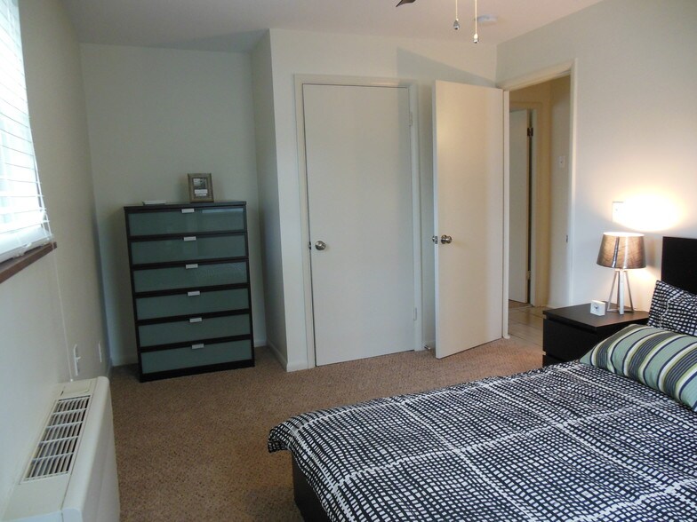 Building Photo - 2050 Francis Ln