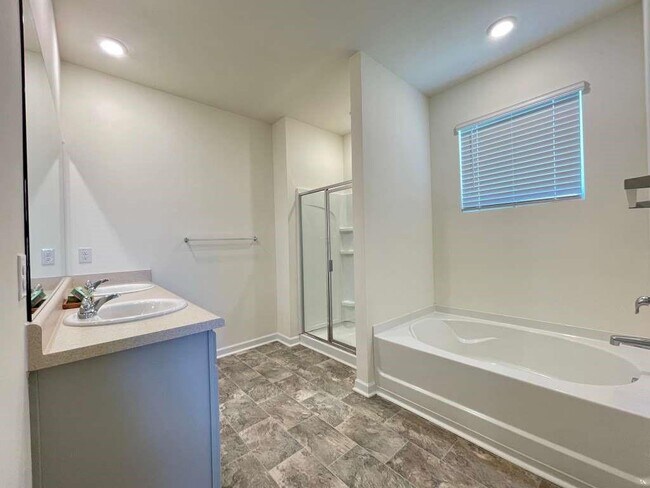 Building Photo - 350 Graham Campbell Ln