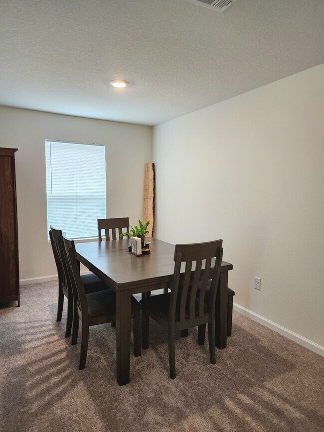 Building Photo - This attractive 3/2 Newer Home is situated...