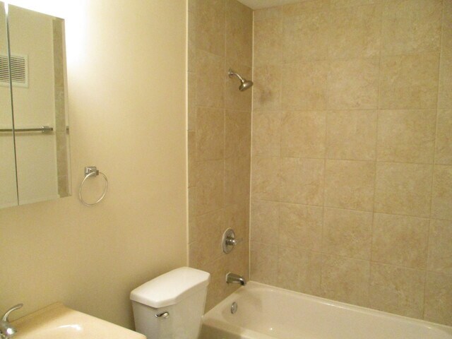 Building Photo - 9376 Bay Colony Dr