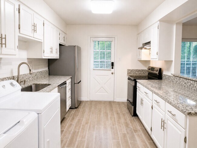 Building Photo - 12913 Trail Hollow Dr