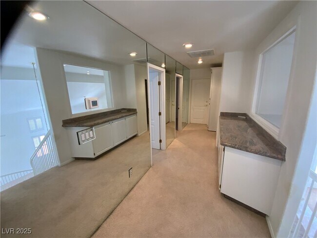 Building Photo - 3030 Cooper Creek Dr