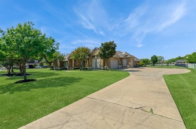 Building Photo - 819 Equestrian Dr