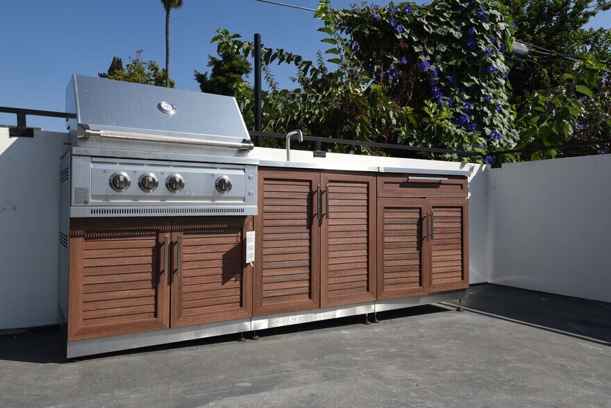 Building Photo - 5220 Radford Ave