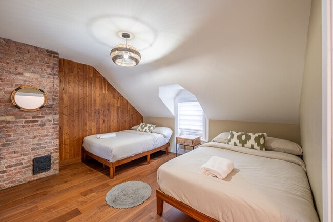 Building Photo - 139 W 4th Ave