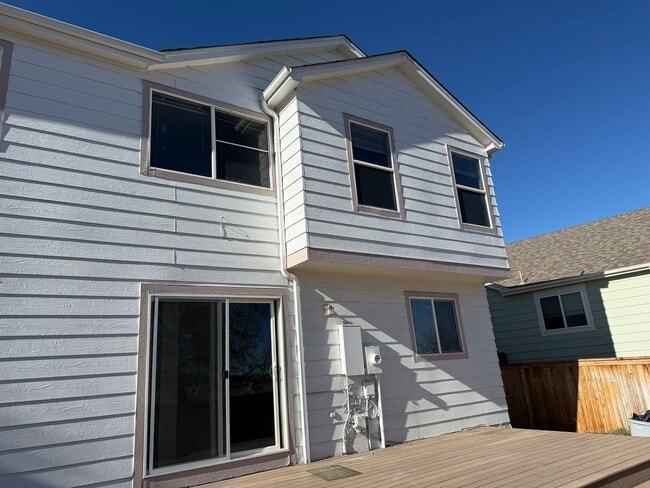 Building Photo - Beautifully refreshed 3-bed, 2.5-bath home in the heart of Highlands Ranch