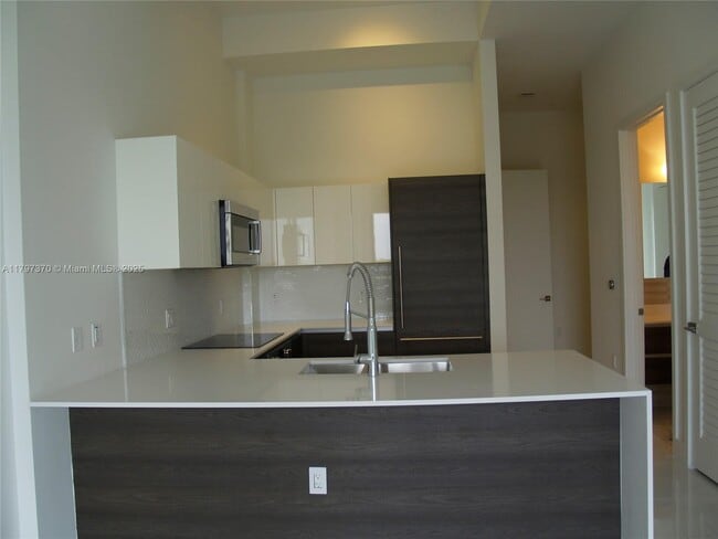 Building Photo - 301 Altara Ave