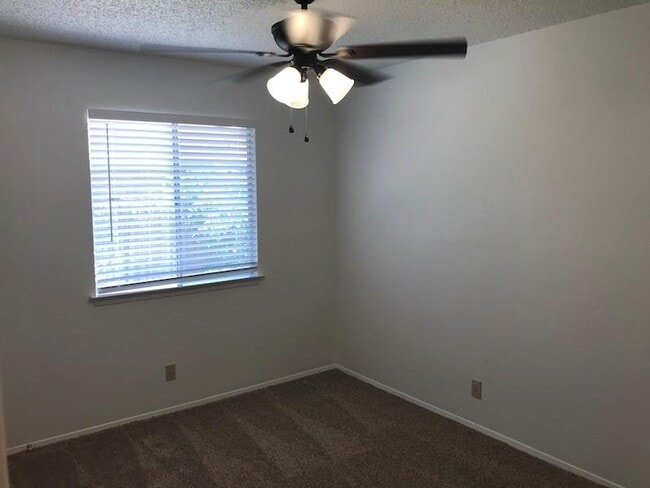 Building Photo - 11914 Swan Dr