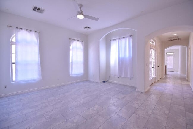 Building Photo - 21017 W Glen St