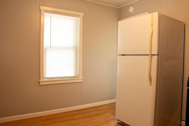 Building Photo - Two bedroom House in East Alton