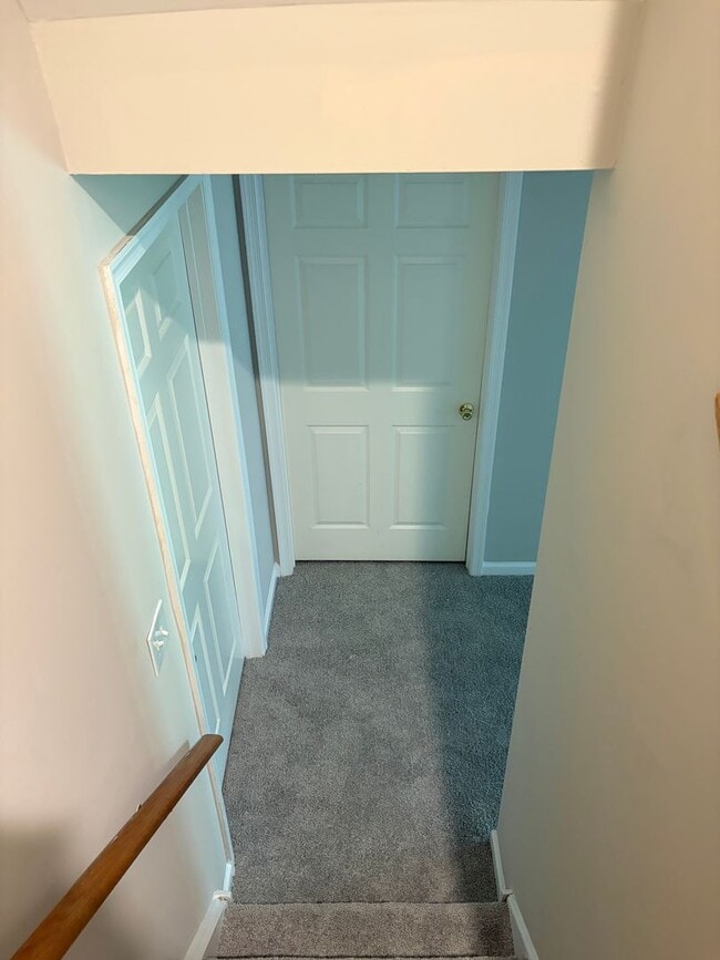 Building Photo - 3BR - WOODED VIEWS • FINISHED BASEMENT • BONUS LOFT • TE SCHOOL DISTRICT