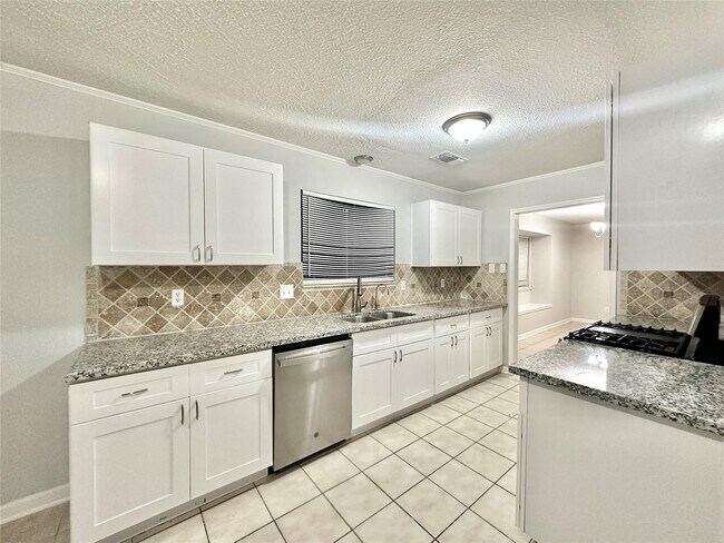 Building Photo - 7011 Brockington Dr