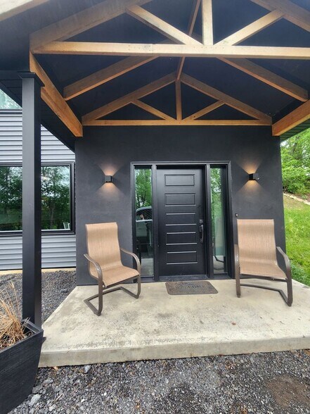 Building Photo - 504 Kinderhook Rd