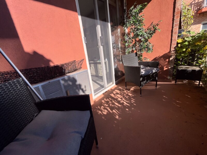 Building Photo - 1 Lakeview Dr