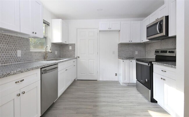 Building Photo - 5230 Pensdale St