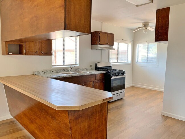 Building Photo - 3 Bedroom in Hollister