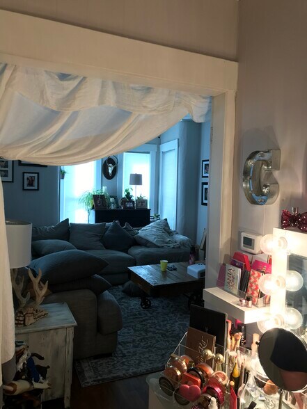 Building Photo - 77 W Main St