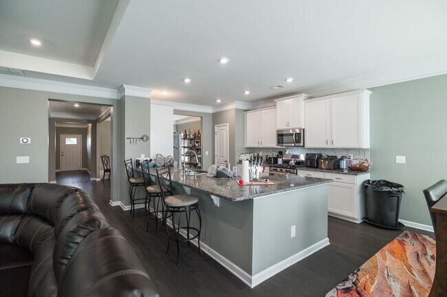 Building Photo - 1420 Day Dr