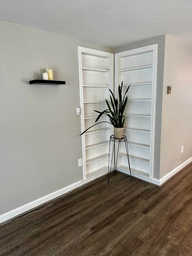 Building Photo - 22 Essex Grn Dr