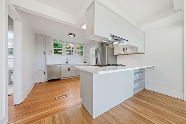 Building Photo - 4 Bed/2.5 Bath Multilevel Home with Amazing Views!