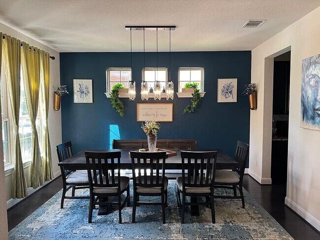 Building Photo - 735 Expedition Way