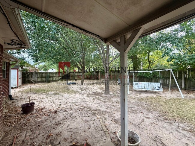 Building Photo - 205 Charles Dr