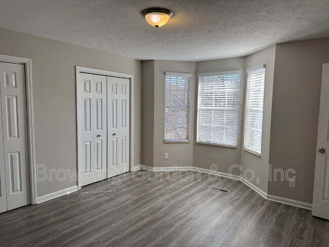 Building Photo - 319 N.Timberway Circle