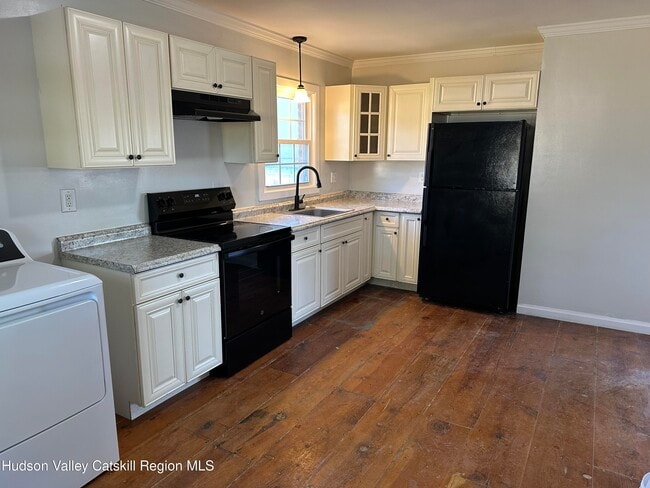 Building Photo - 1982-1984-1984 NY-32