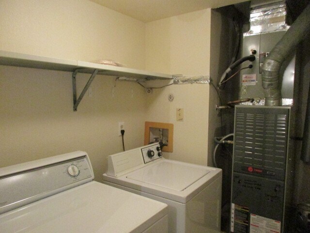 Building Photo - 921 S Zeno Way