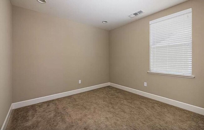 Building Photo - $4195.00 - Gorgeous and Ready for Move-In! Spacious 4 Br / 2.5 Ba in South Gilroy