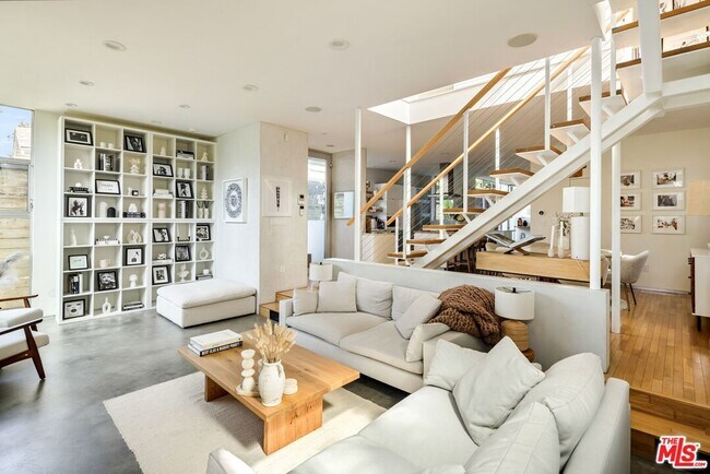 Building Photo - 844 California Ave