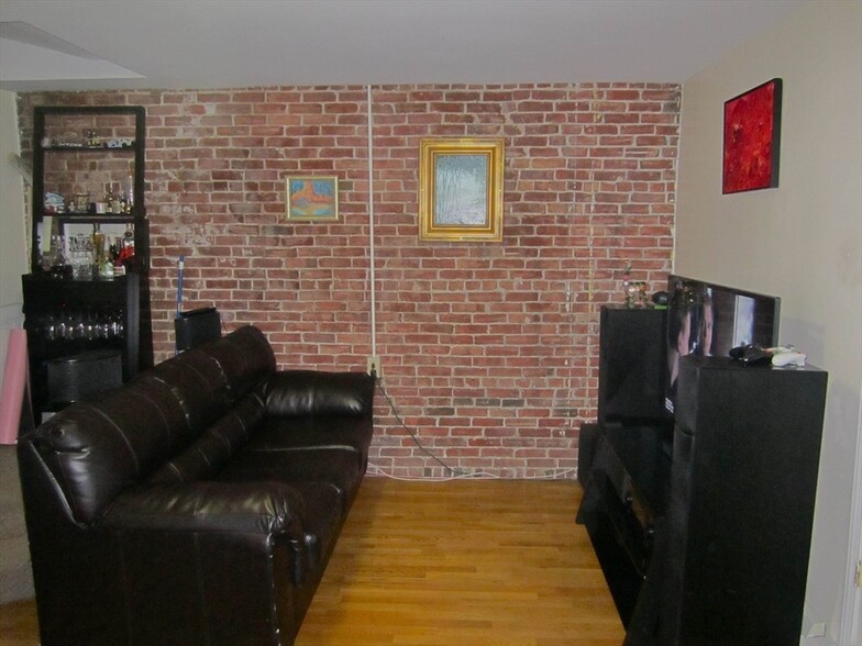 Building Photo - 7 Symphony Rd