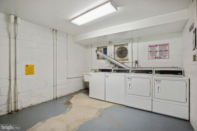 Building Photo - 10655 Montrose Ave