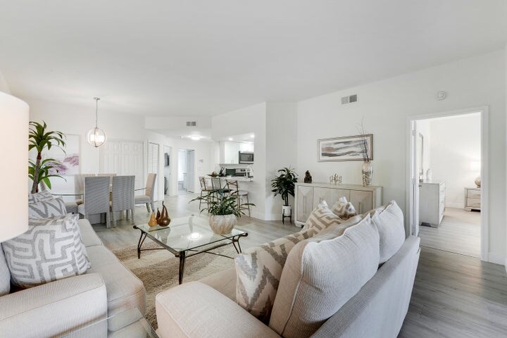 Building Photo - 7860 Seville Pl