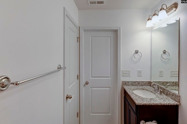 Building Photo - 357 Finch Ln