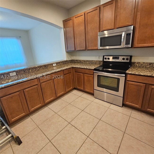 Building Photo - 12355 Langstaff Dr