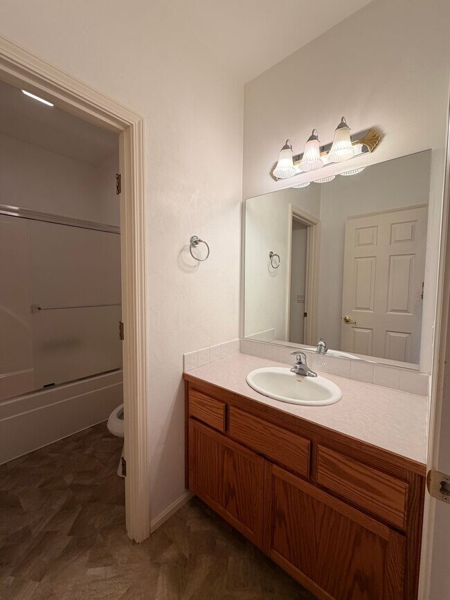 Building Photo - 3- Bedroom home in Hayden Bridge