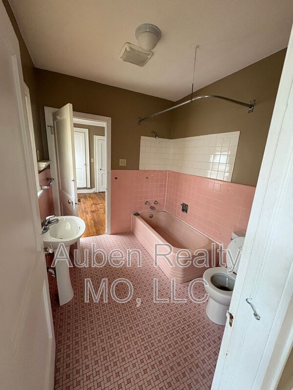 Building Photo - 5316 Harrison St