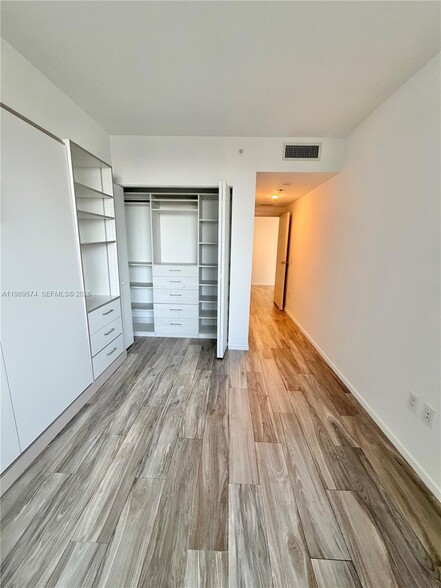 Building Photo - 801 S Miami Ave