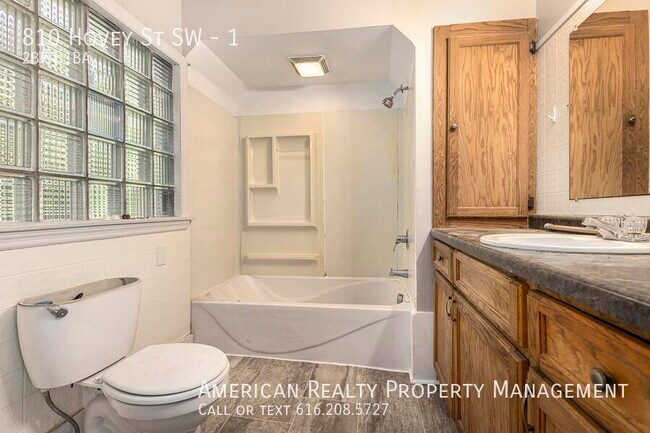 Building Photo - 810 Hovey St SW