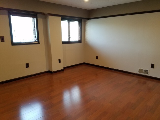 Dining room has new windows - 100 Manning Pl