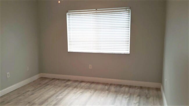 Building Photo - 3818 NW Adriatic Ln