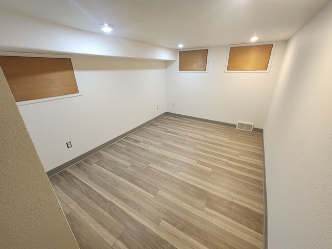 Building Photo - 350 SW State St