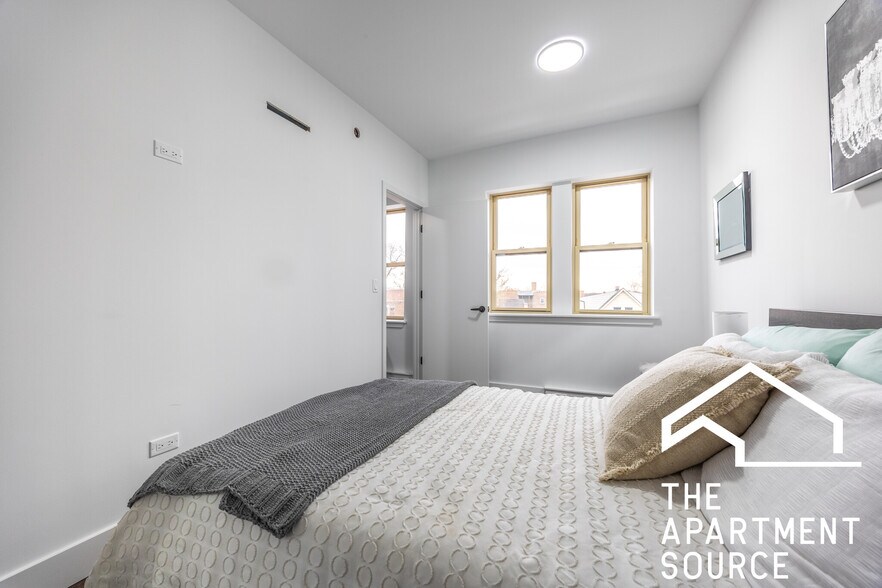 Building Photo - 1553 W Hollywood Ave